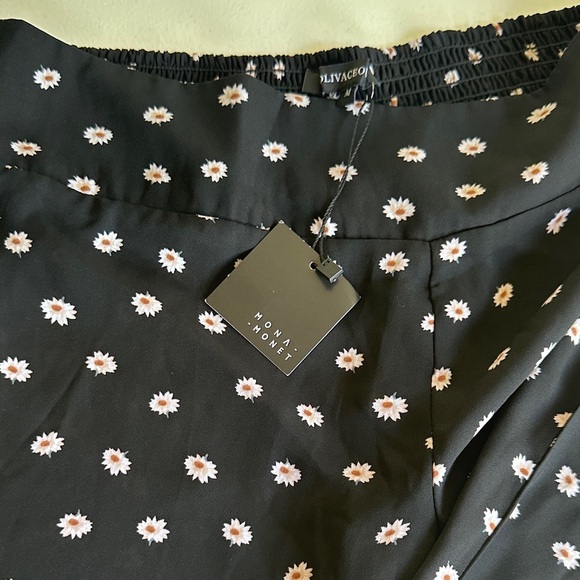 Olivaceous Black Floral Wide Leg Pants - Picture 3 of 5